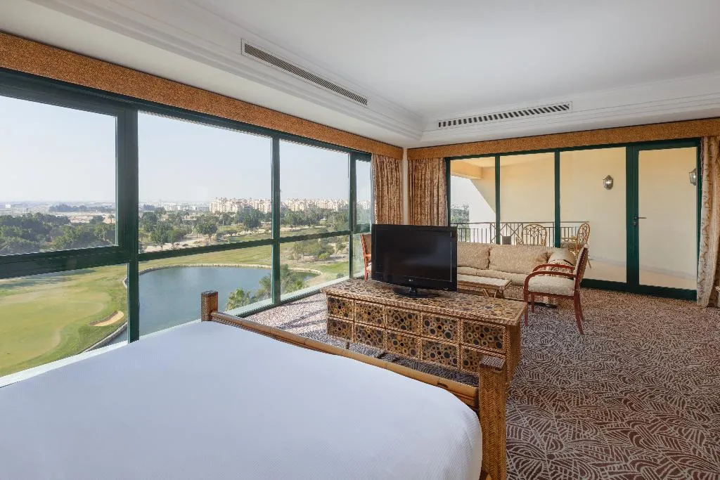 SUITE KING SIZE BED Room, Hilton Pyramids Golf, Cairo