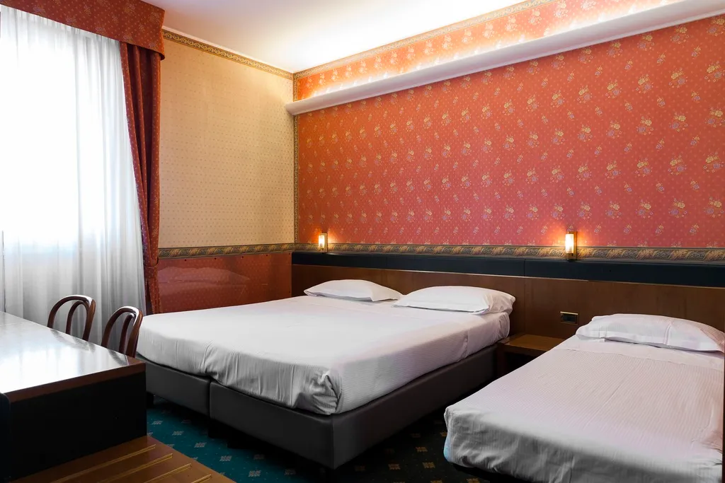 TRIPLE STANDARD Room, Hotel Des Etrangers, Milan