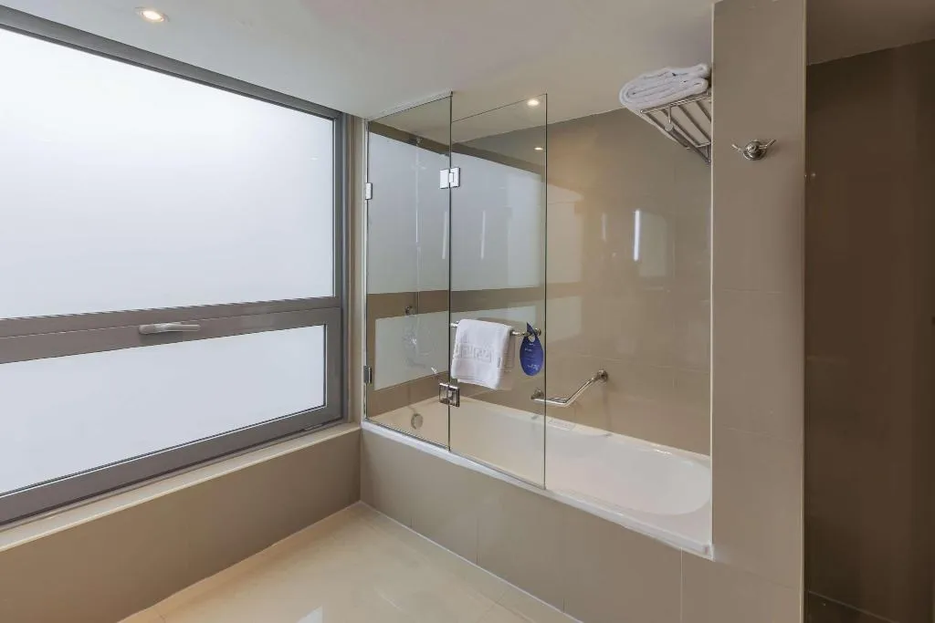 JUNIOR SUITE KING SIZE BED Room, Radisson Blu Cairo Heliopolis, Cairo