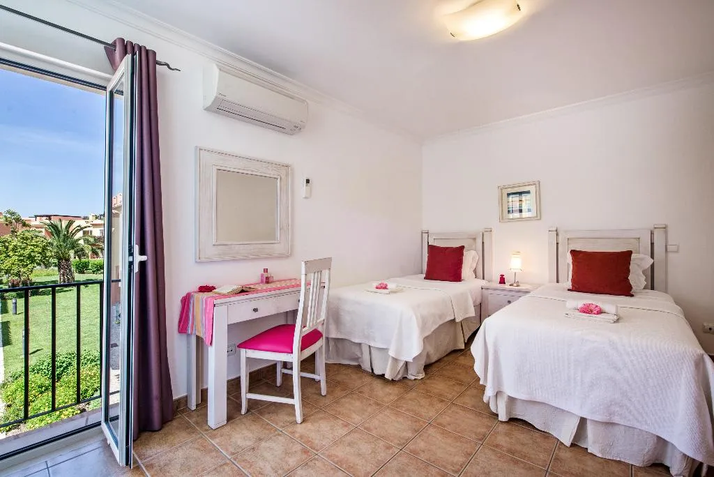 VILLA TWO BEDROOMS Room, Jardim da Meia Praia, Algarve