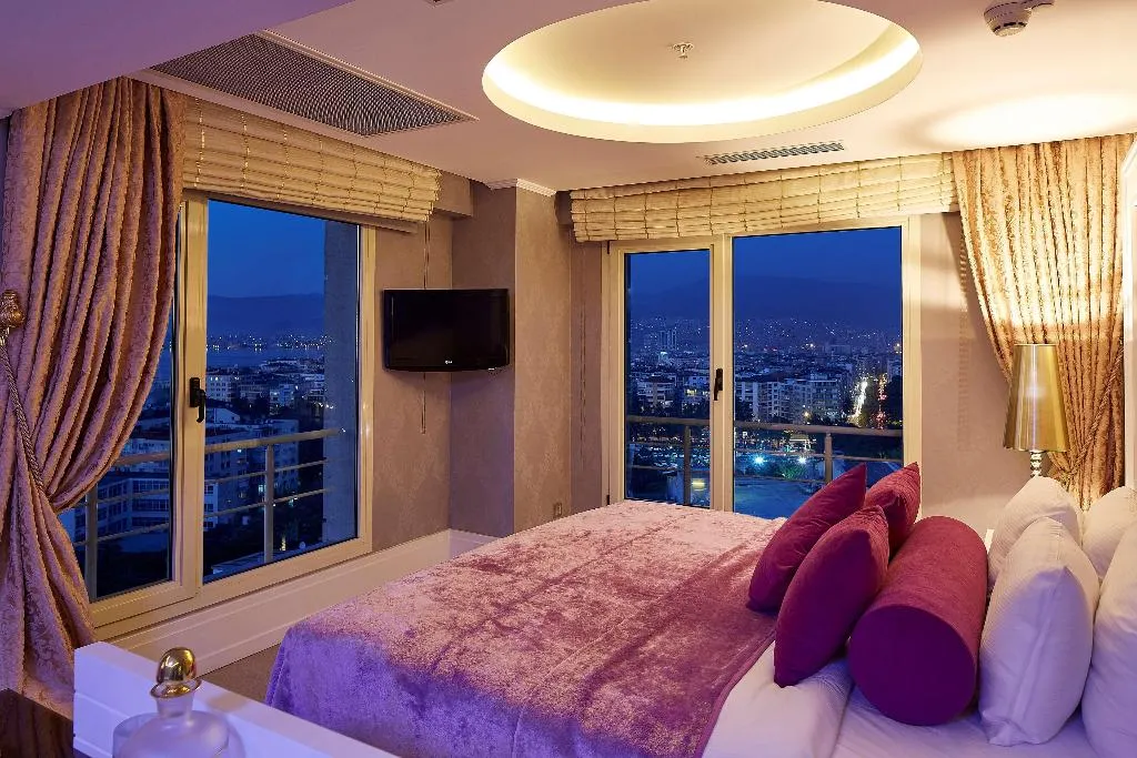 SUITE Presidential Room, DoubleTree By Hilton Izmir Alsancak, Izmir