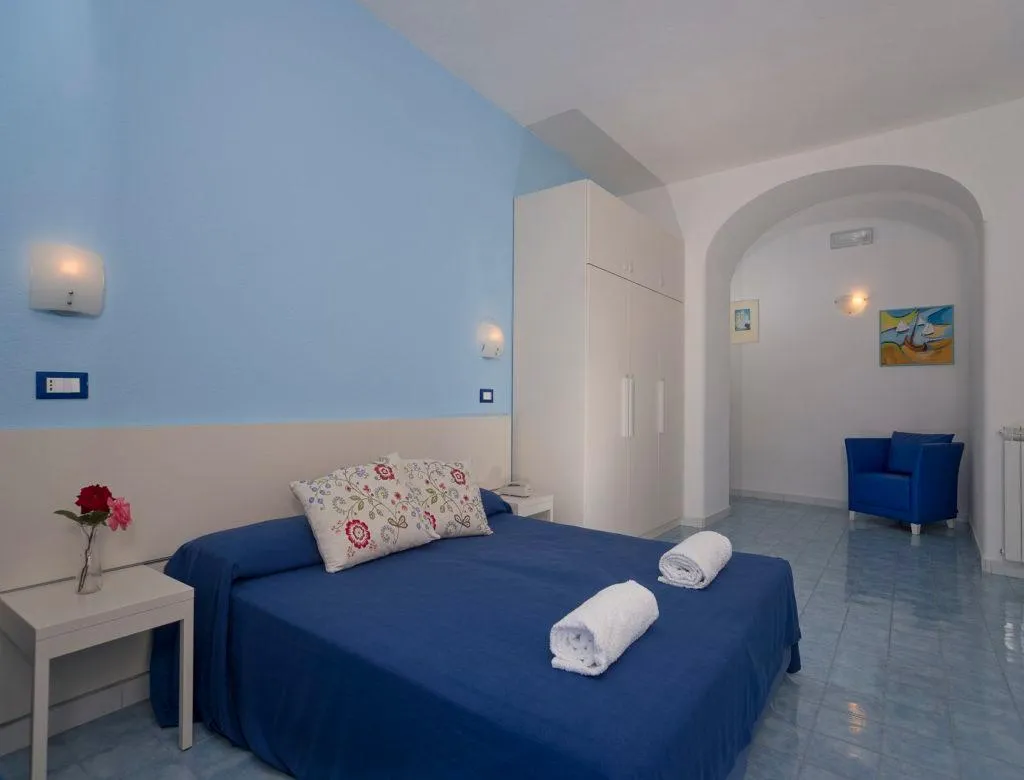 TRIPLE STANDARD Room, Hotel Imperamare, Naples