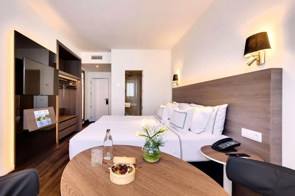 Room CONNECTING ROOM Room, Melia Madrid Serrano, Madrid