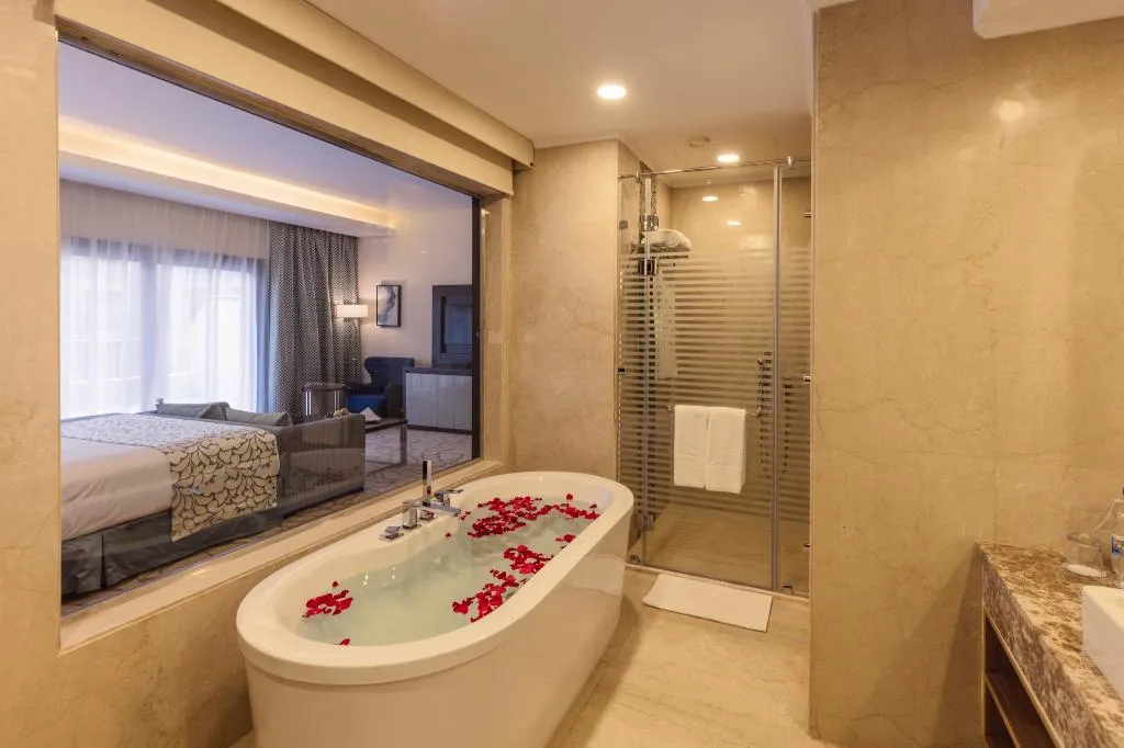 DOUBLE DELUXE POOL VIEW Room, Triumph Luxury Hotel, Cairo