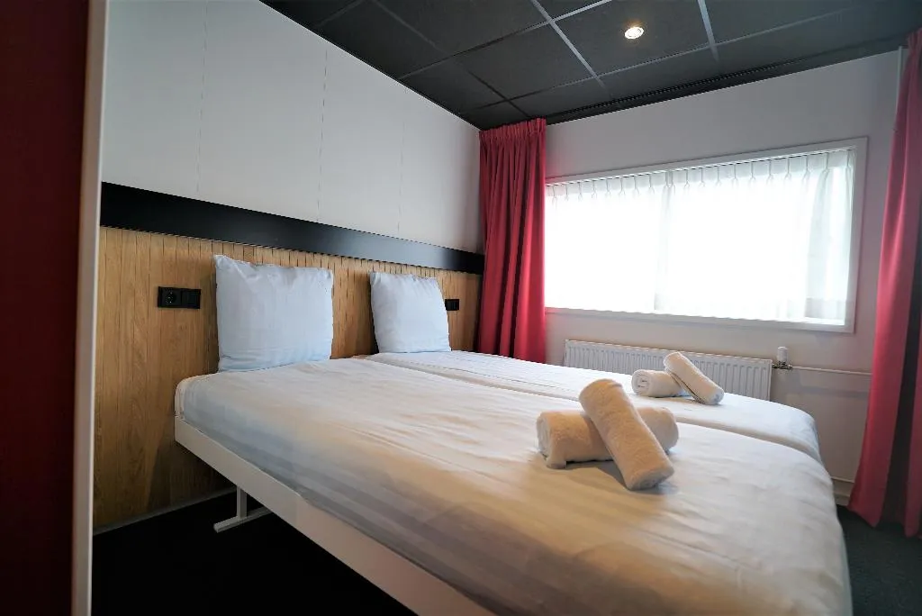 QUADRUPLE DELUXE Room, Botel, Amsterdam