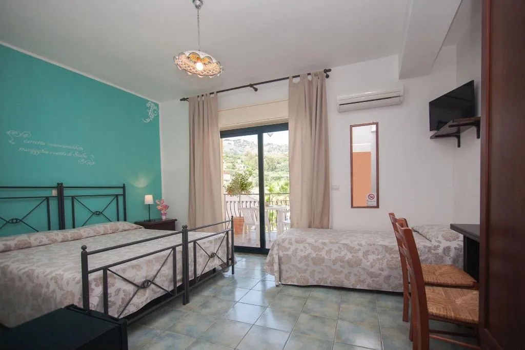 TRIPLE TWO BEDS Room, Donna Rosa Hotel, Taormina