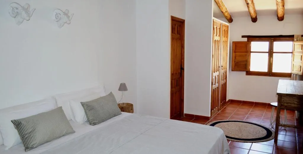 Room, Benali, Valencia