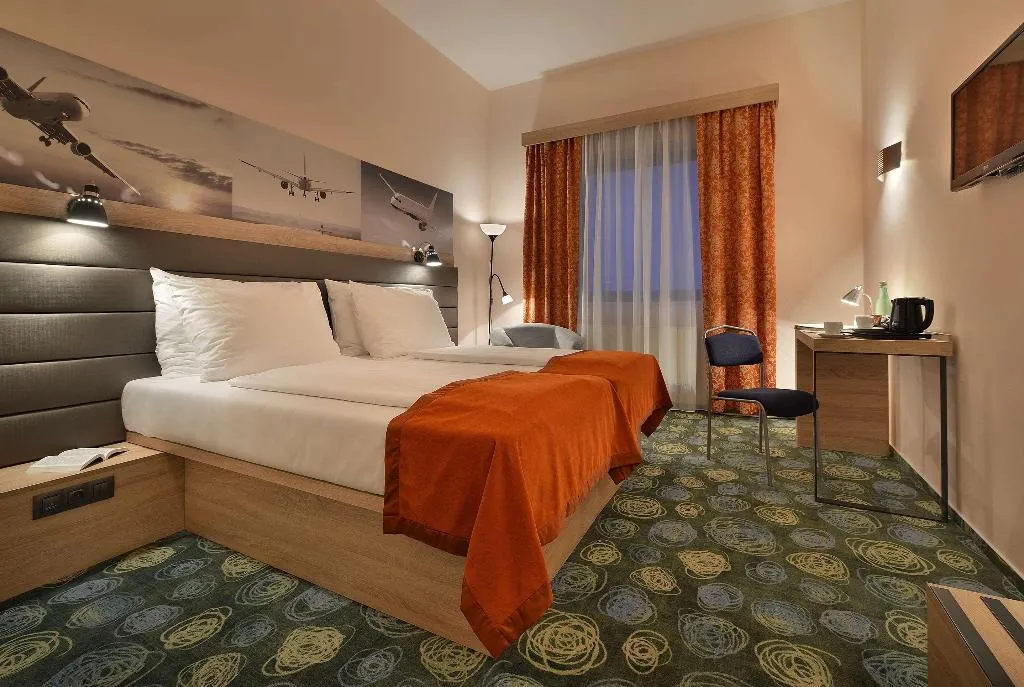 TWIN STANDARD Room, Ramada Airport Prague, Prague