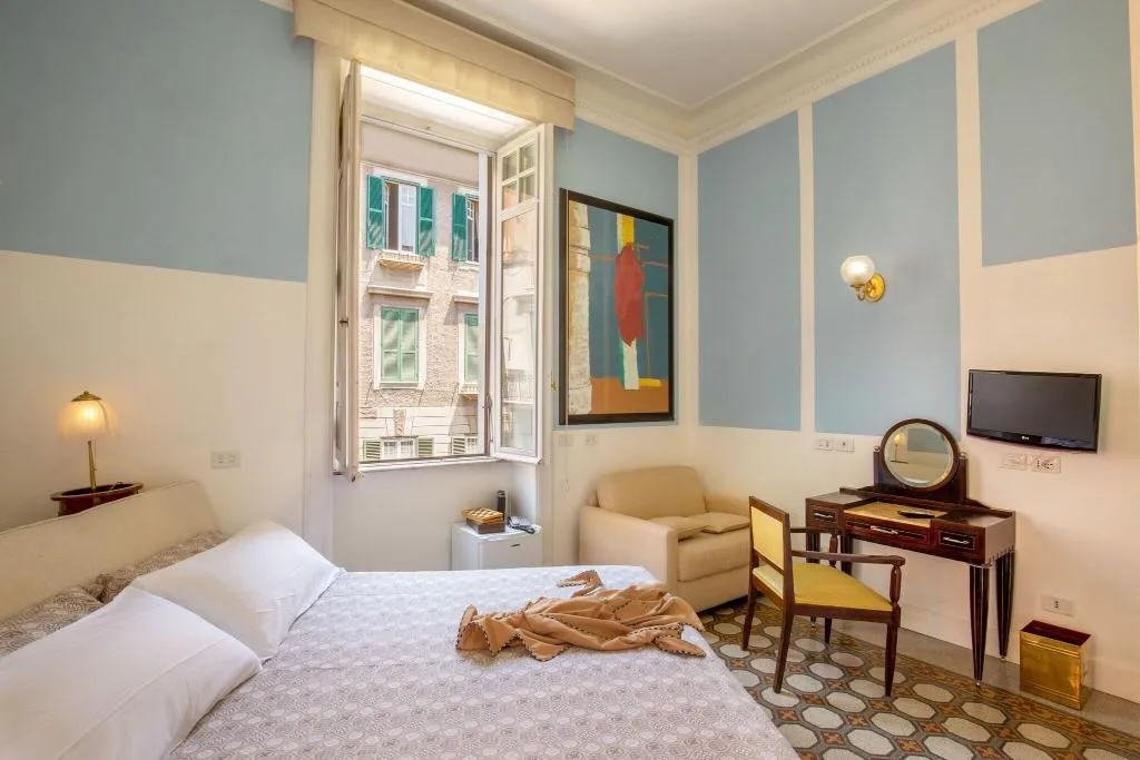 TRIPLE TWO BEDS Room, Emona Aquaeductus, Naples