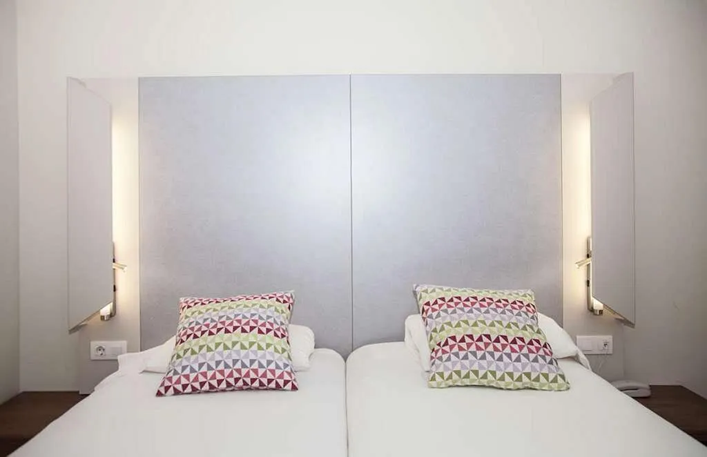 TWIN STANDARD Room, Travelodge Cornella Fira, Barcelona