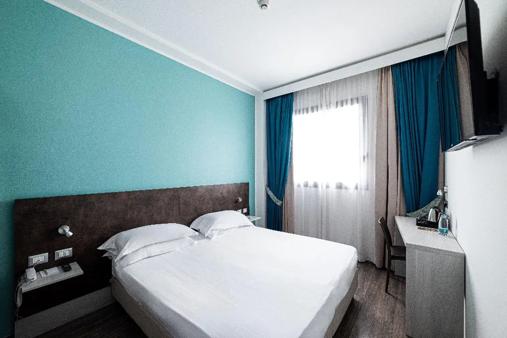TWIN CLASSIC Room, Phi Hotel Milano, Milan