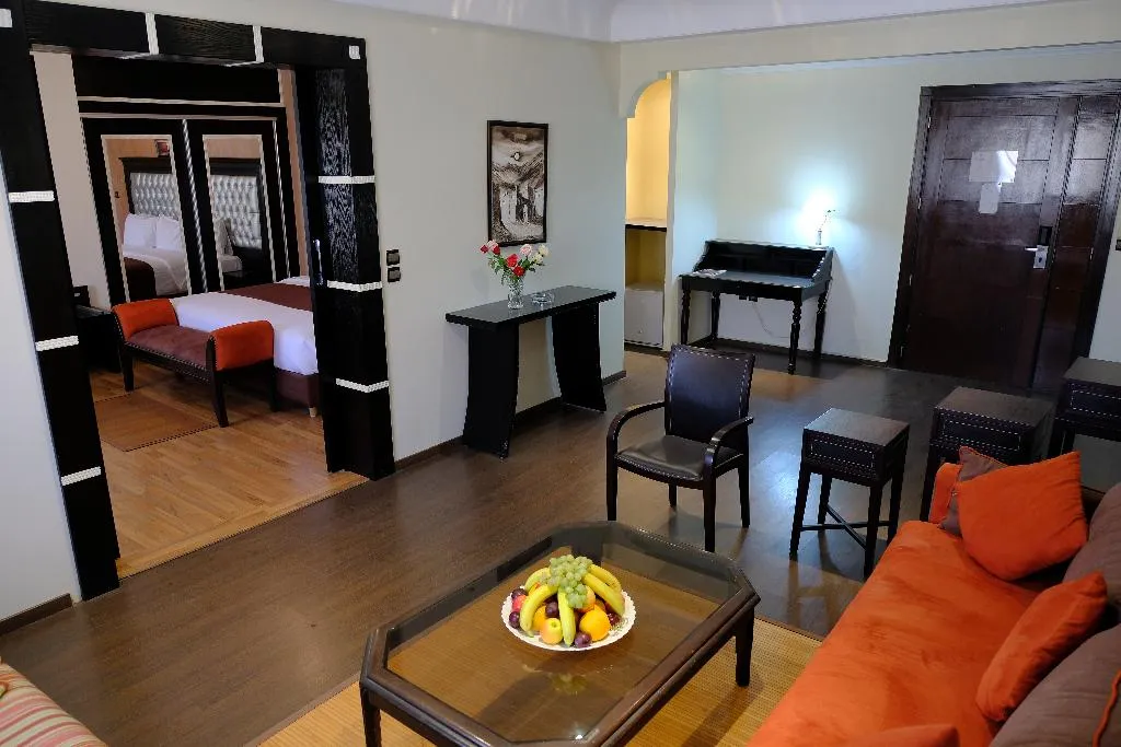 Room, Washington, Casablanca