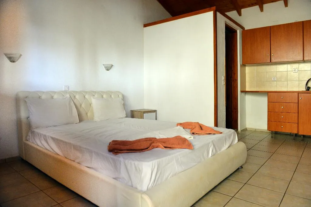 STUDIO POOL VIEW Room, Yalis Studios, Skiathos