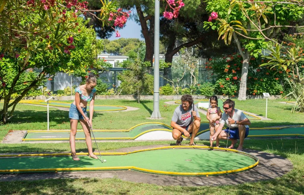 Sports and Entertainment, Ancora, Costa Brava