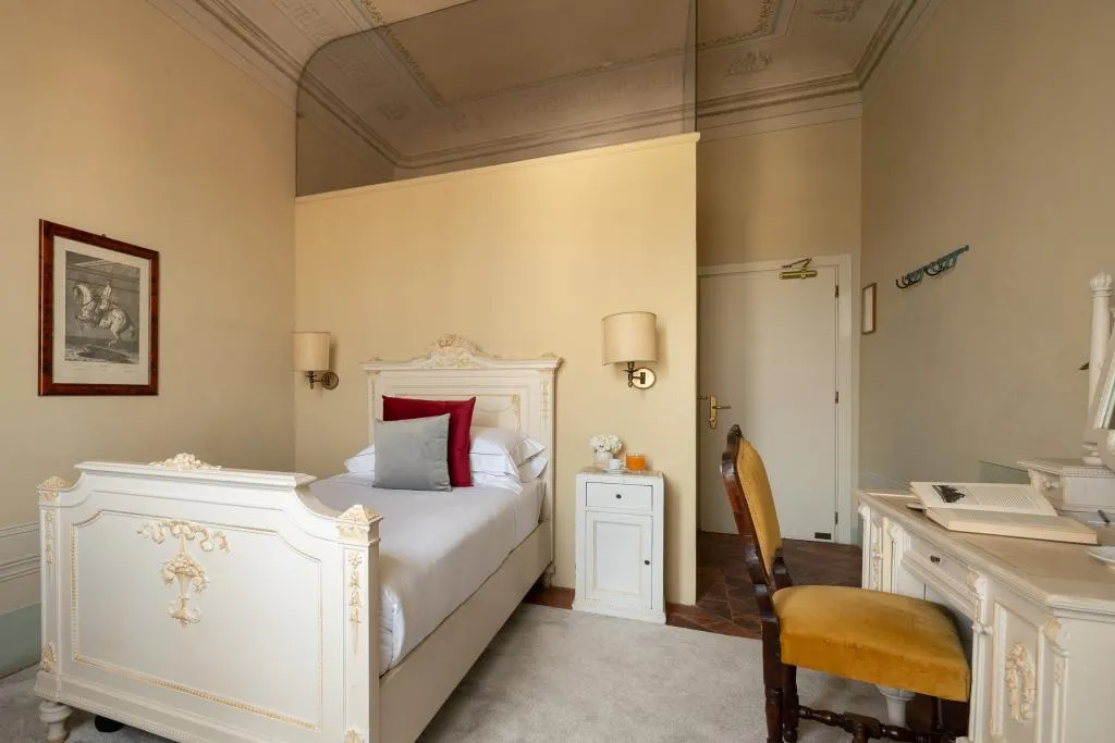 SINGLE CLASSIC Room, Loggiato Dei Serviti, Florence