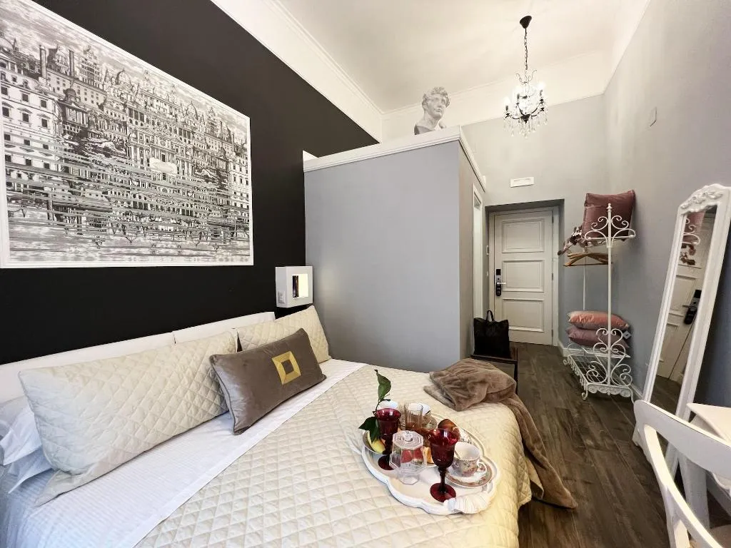 Room, Domus Deorum Deluxe, Naples
