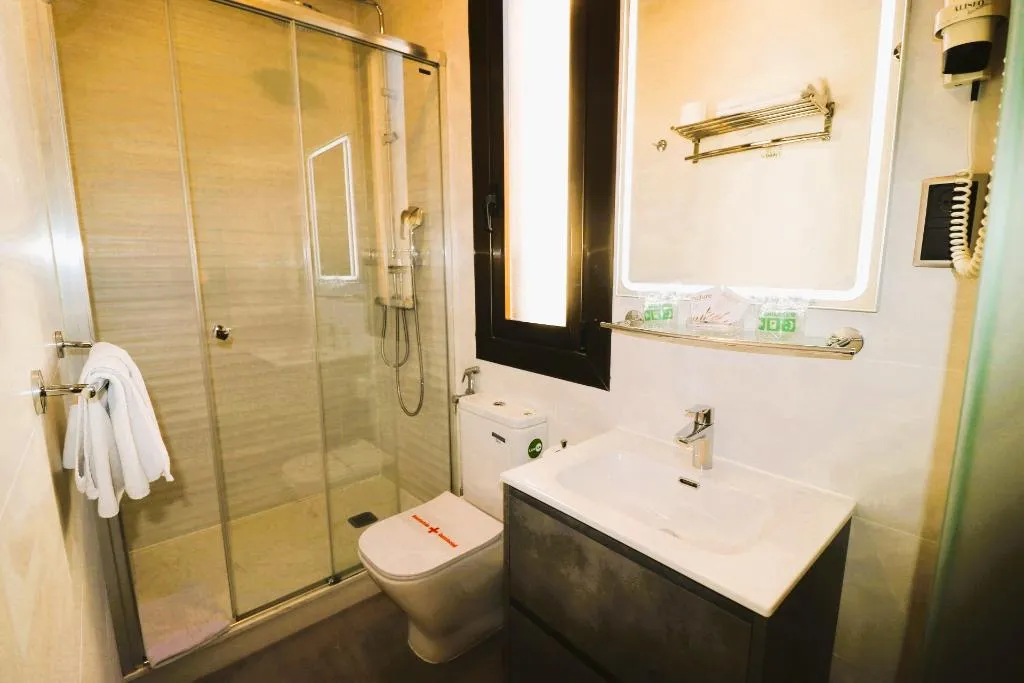 DOUBLE STANDARD Room, Hostal Hispano-Argentino Gran Via, Madrid