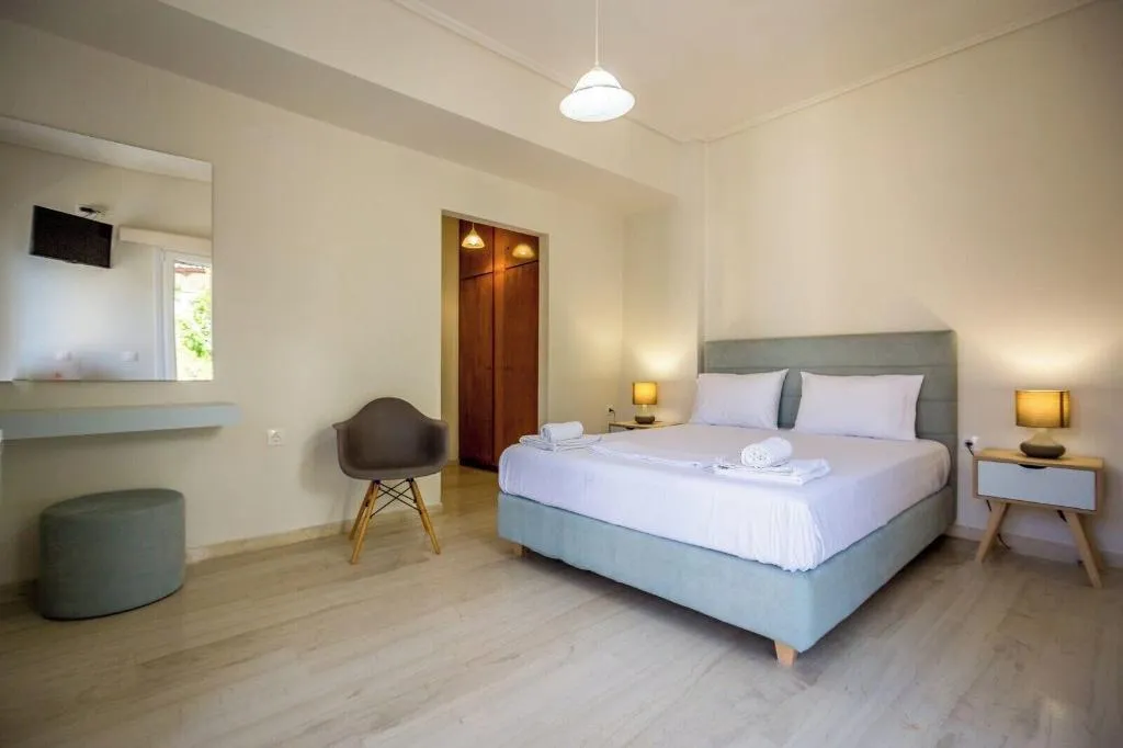 Room, Blue Horizon Studios, Zante