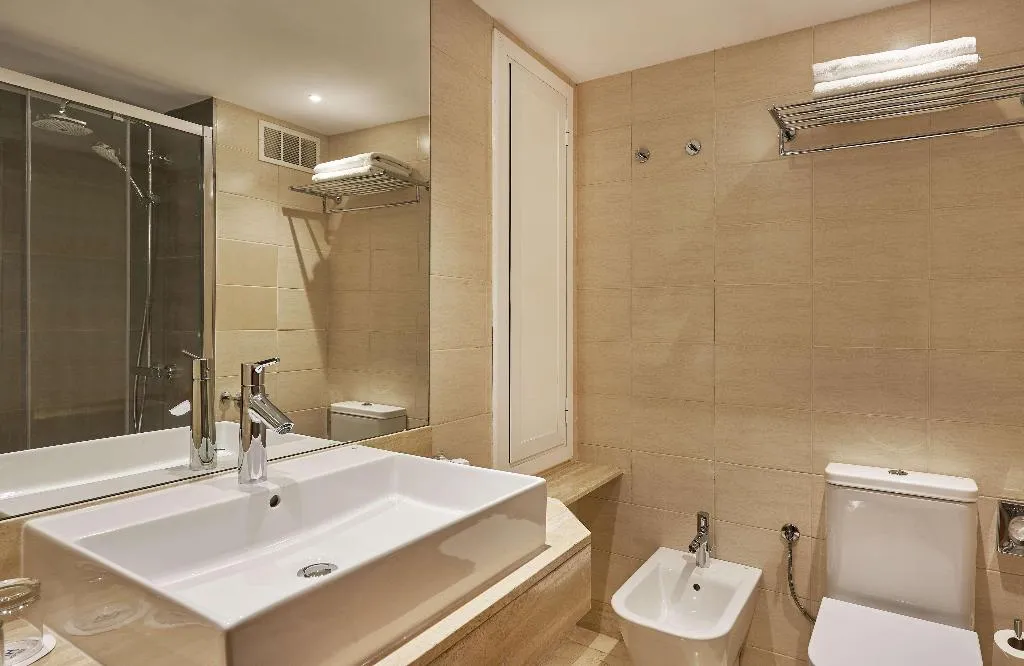 JUNIOR SUITE WITH TERRACE Room, NH Sants Barcelona, Barcelona