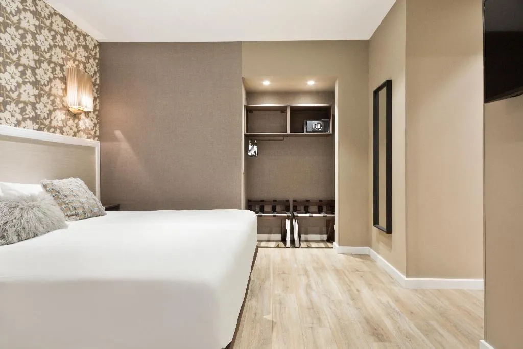 TRIPLE SUPERIOR Room, Acta Splendid, Barcelona