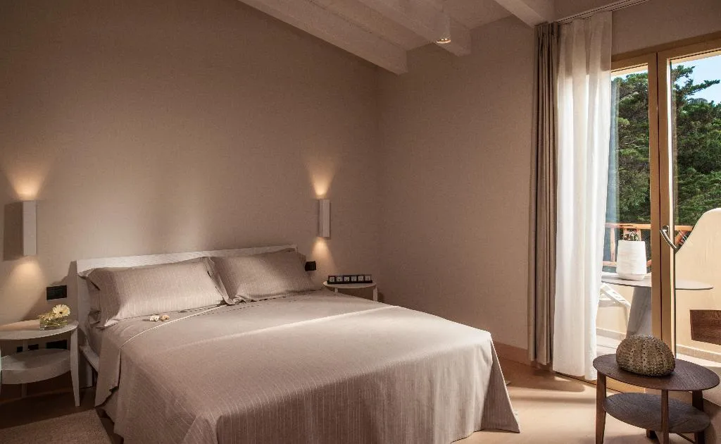 TRIPLE GARDEN VIEW Room, Cala Cuncheddi - VRetreats, Olbia