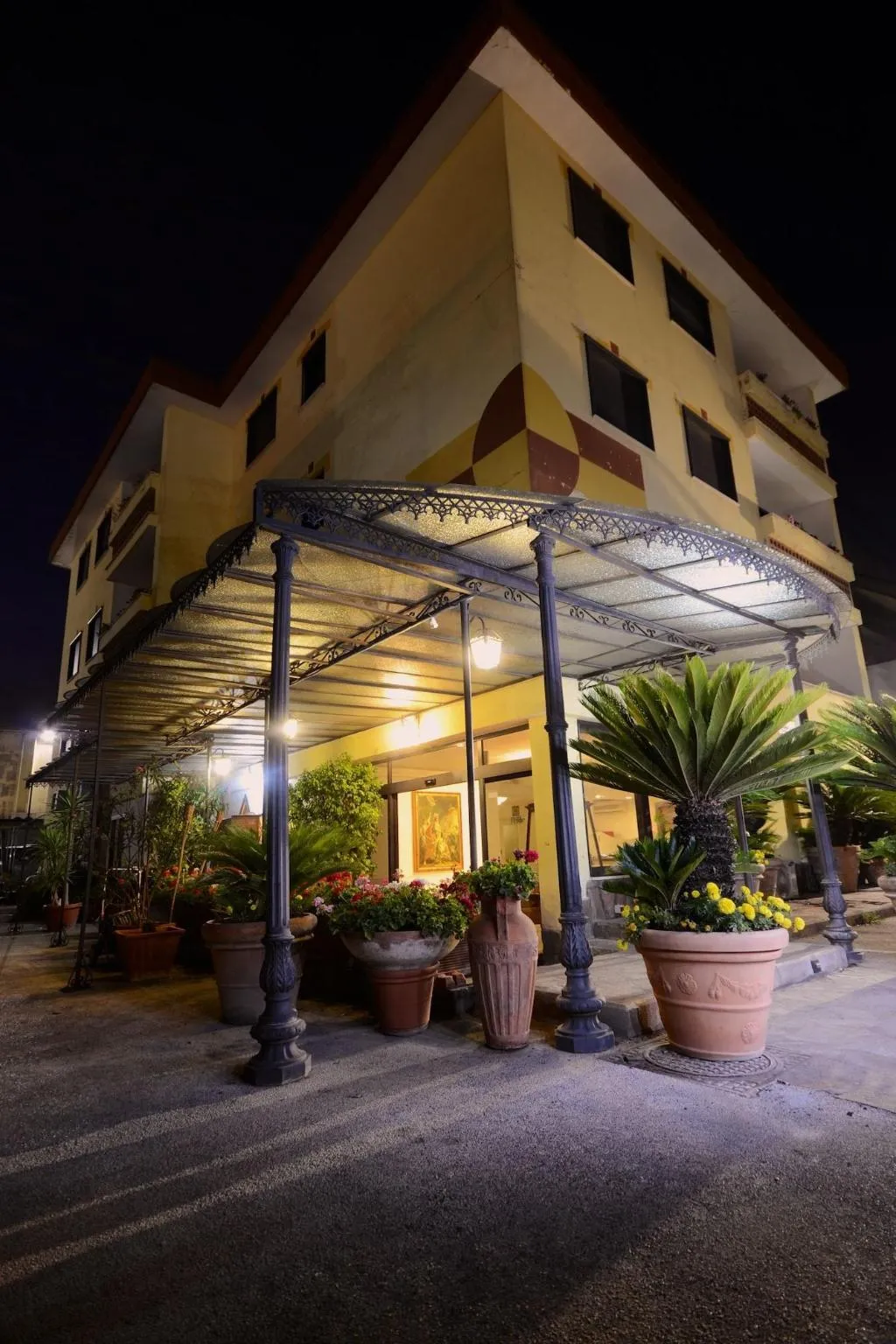 General view, Hotel Clinton, Naples