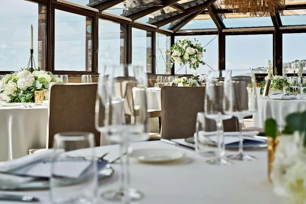Conferences, de Bonart Naples-Curio Collection by Hilton, Naples