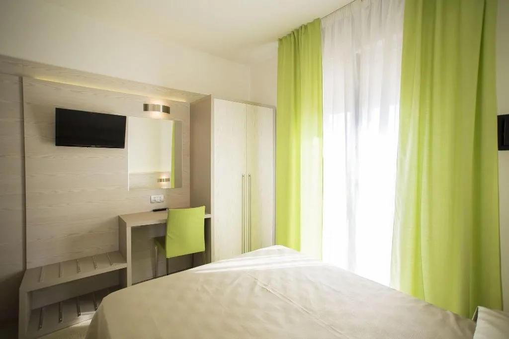 Room, Touring, Venice