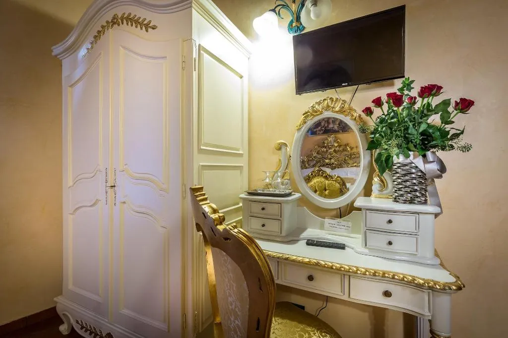 Room, Katti House, Florence