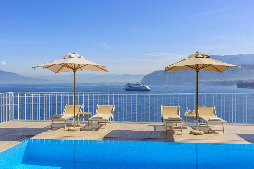 Pool, Belair, Naples