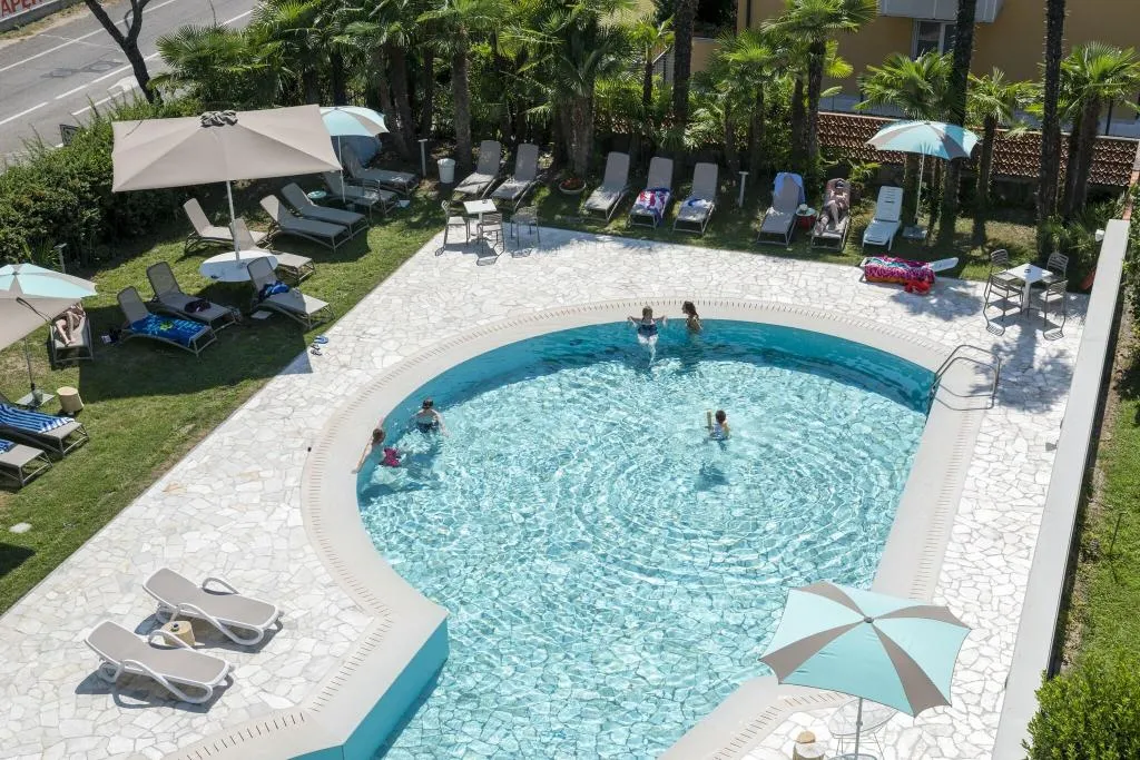 Pool, Bristol, Milan
