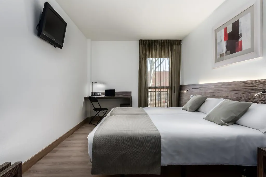 Room, HC Mollet Barcelona, Barcelona