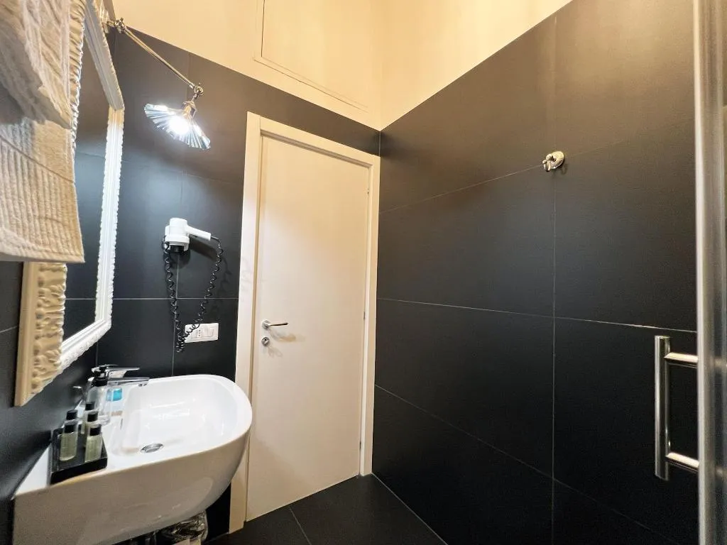 Room, Domus Deorum Deluxe, Naples