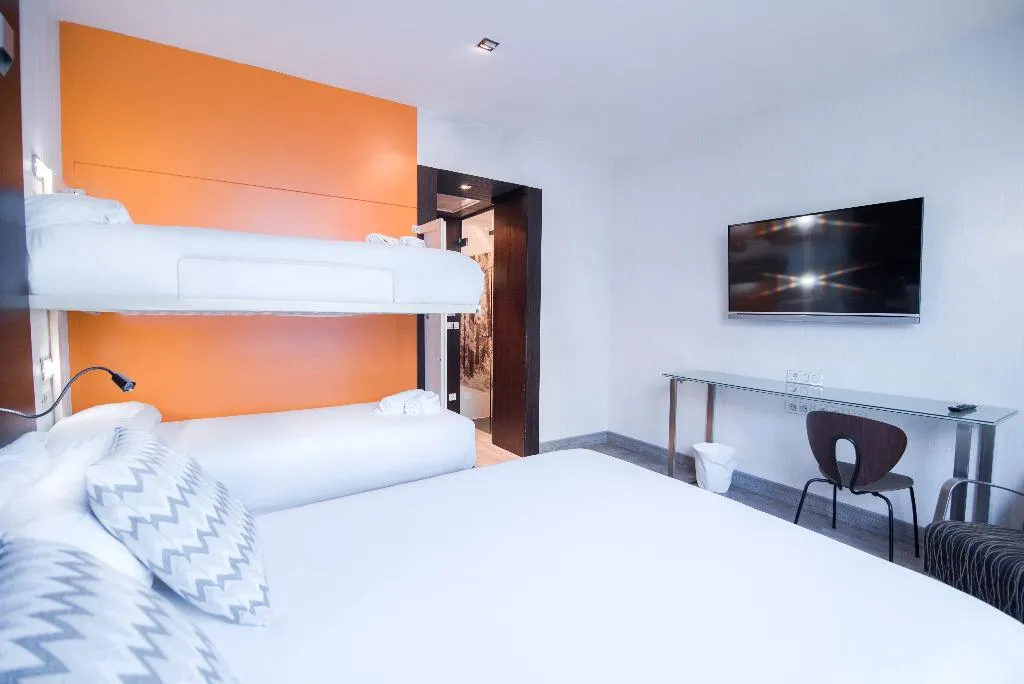 QUADRUPLE STANDARD Room, Petit Palace President Castellana, Madrid