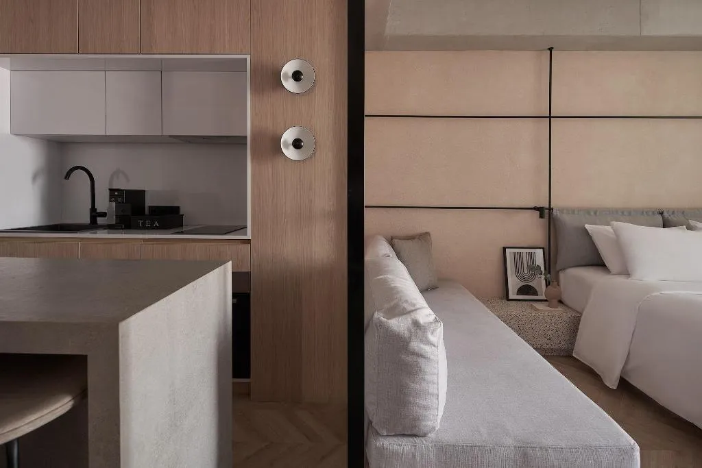 Room, Newel Psychiko, Athens