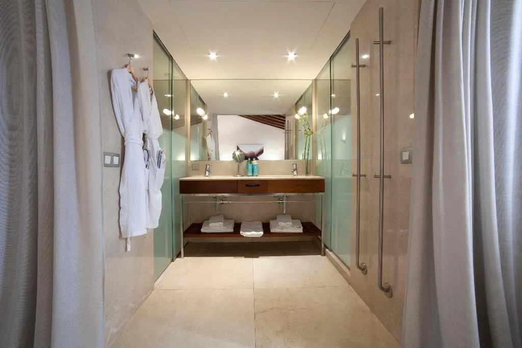 Double or Twin PREMIUM Room, Petit Palace Hotel Tres, Majorca