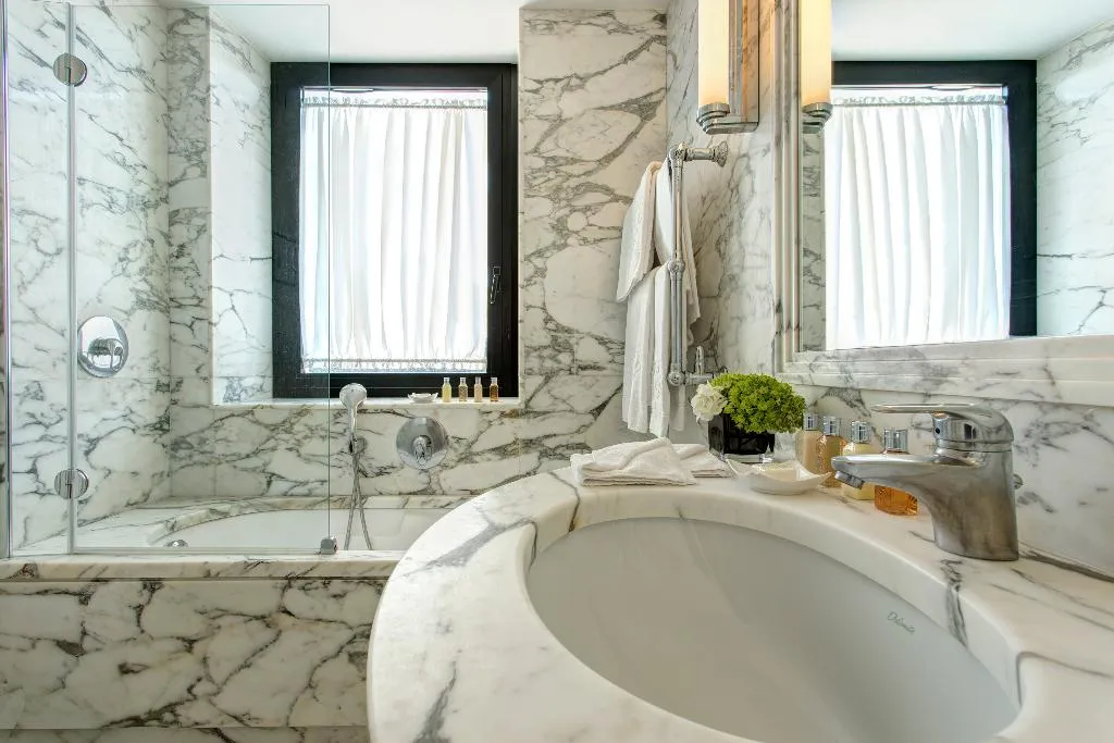 DOUBLE DELUXE Room, Hotel Lord Byron Small Luxury Hotels of the World, Rome