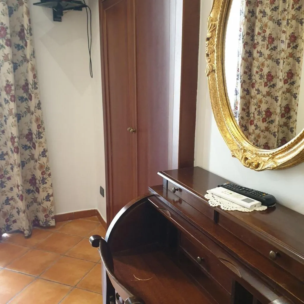 Room, La Locanda Dell Arte, Naples