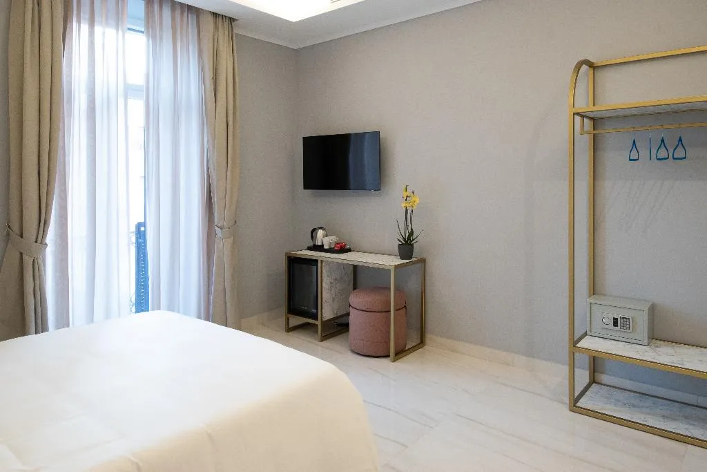 QUADRUPLE DELUXE Room, Palazzo Adele Rooms & Apartments, Naples
