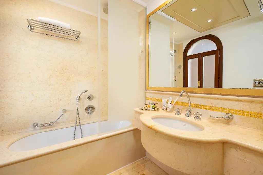 Double or Twin DELUXE Room, A La Commedia, Venice