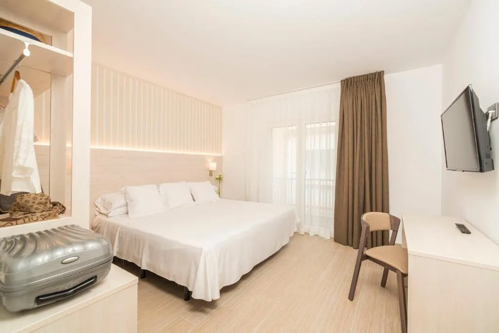 TRIPLE STANDARD Room, Hotel Marsol, Costa Brava