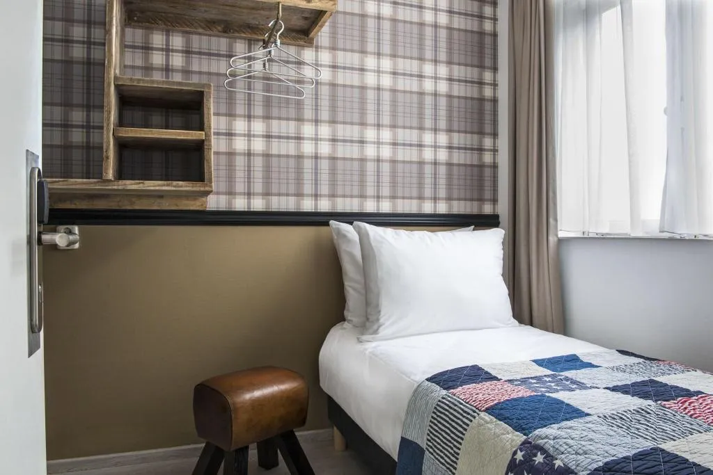SINGLE STANDARD Room, Max Brown Htl Canal District, part of Sircle Colle, Amsterdam