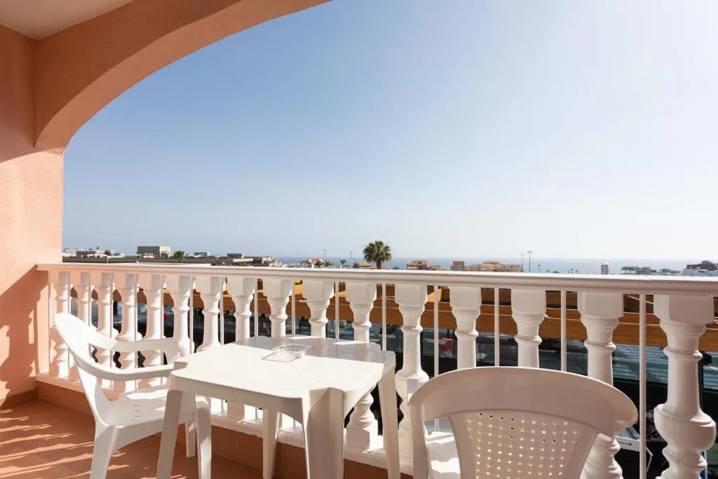 STUDIO CAPACITY 3 Room, El Duque, Tenerife