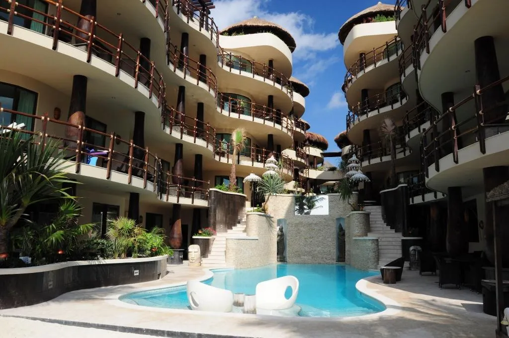 Pool, El Taj Ocean Front and Beachside Condo Hotel, Playa Del Carmen
