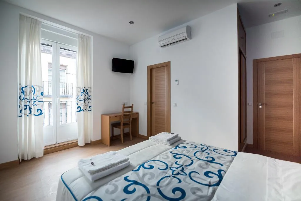Double or Twin STANDARD Room, Hostal Carracedo, Madrid