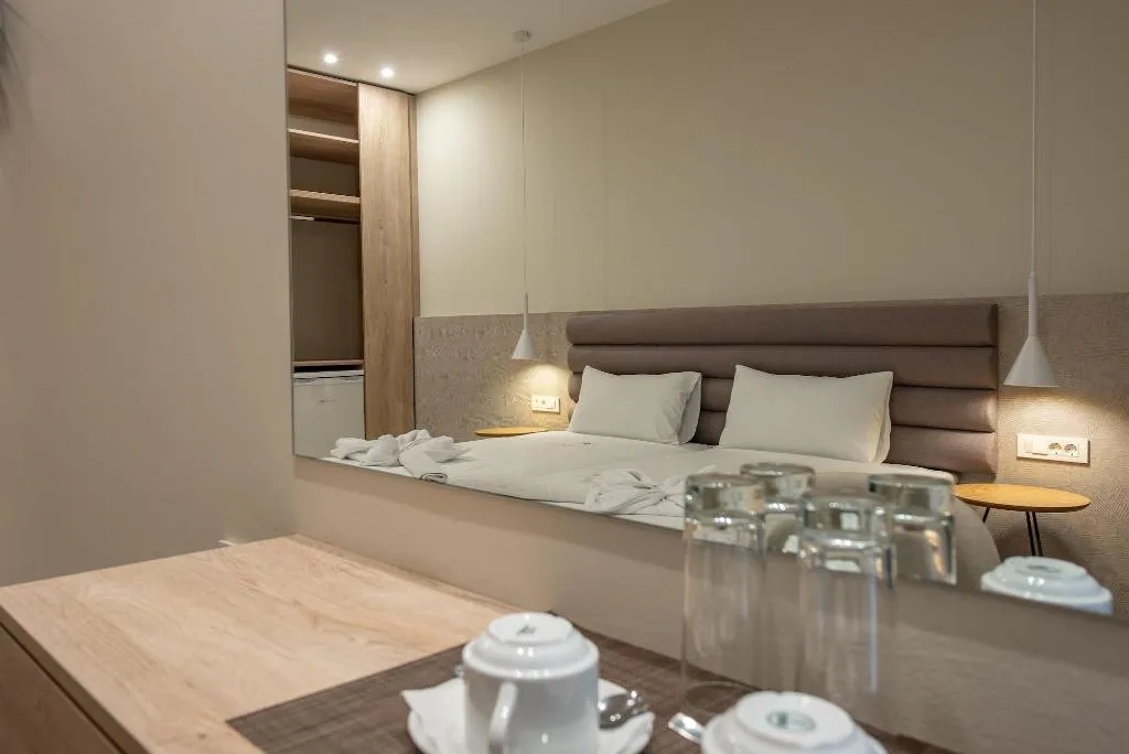 Room, Papillon, Zante