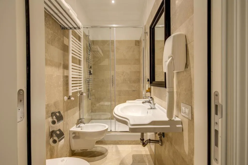 DOUBLE ECONOMY Room, Tito, Rome