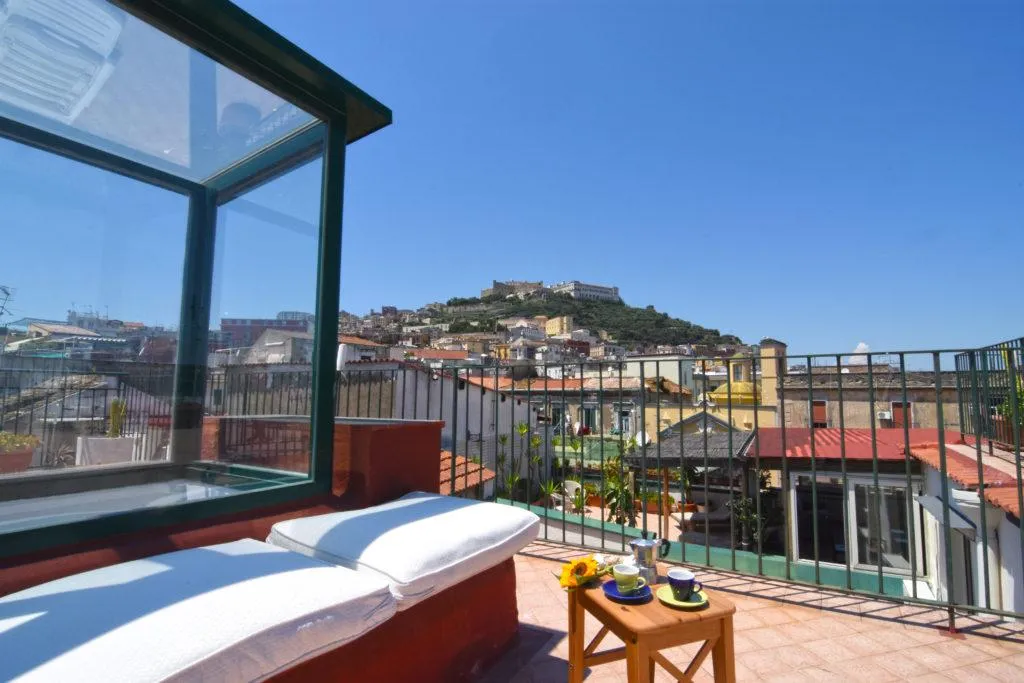 APARTMENT SEA VIEW WITH TERRACE Room, Case Così Apartments Napoli, Naples