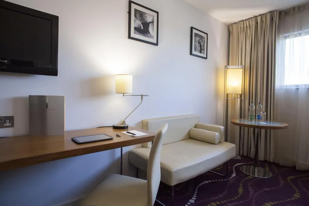 TWIN STANDARD Room, Louis Fitzgerald Hotel, Dublin