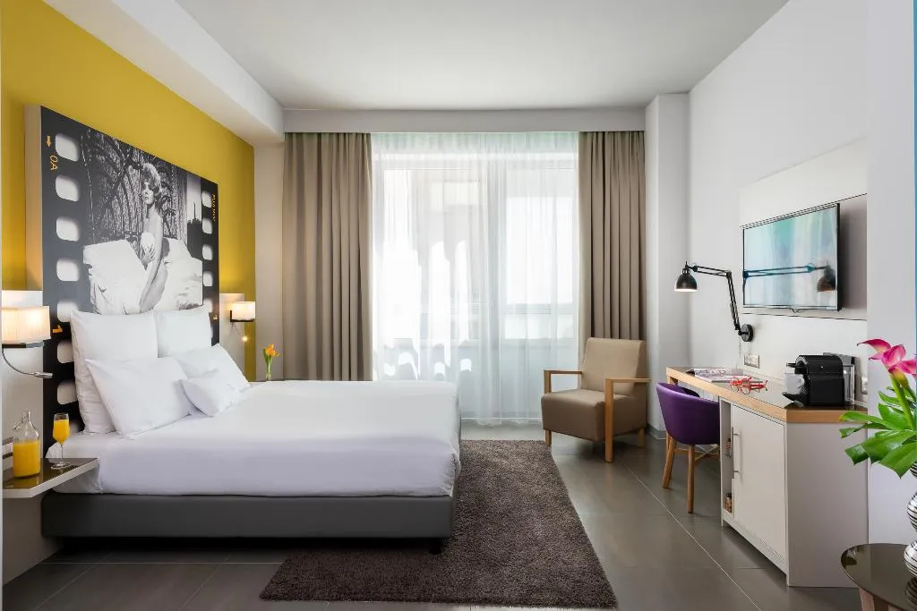 SINGLE DELUXE Room, NYX Hotel Milan by Leonardo Hotels, Milan